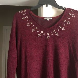 3/4 sleeve burgundy grommet shirt
